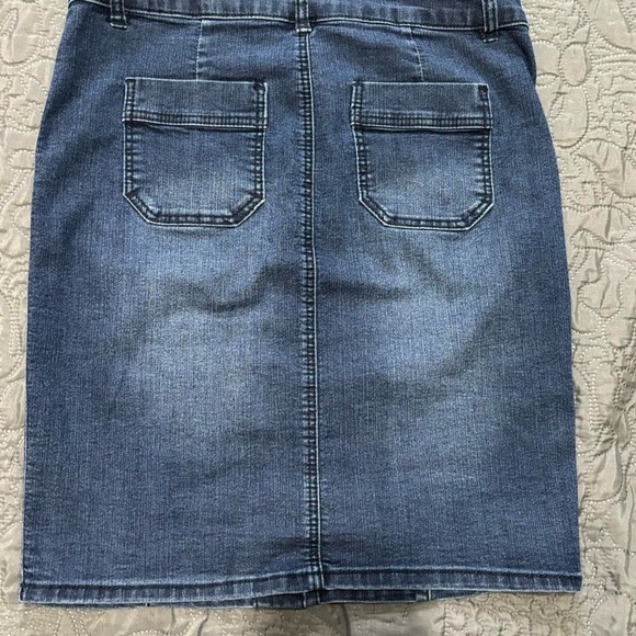 D JEANS BUTTON UP DENIM SKIRT - Picture 2 of 3